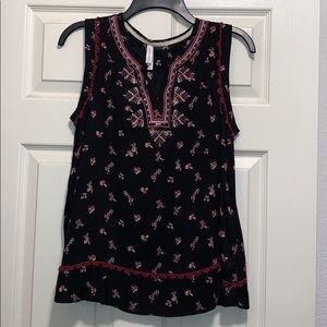 Black and burgundy sleeveless shirt